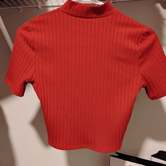 Express crop top - Picture 2 of 4